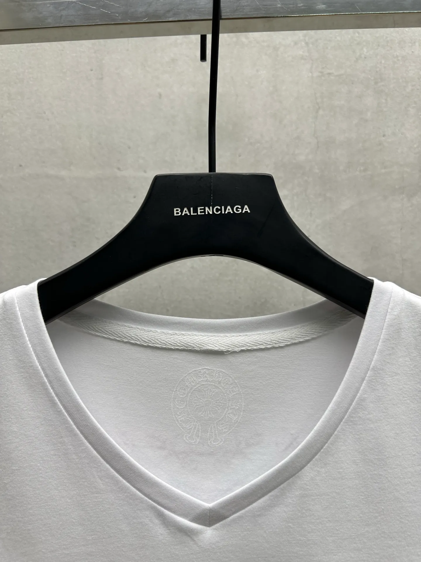 P126 #082 CHROME HEARTS 25SS women's T-shirt Made of 220G original consistent fabric V-neck women's waist style The whole body is made of imported digital direct printing Color: White Size: S M L